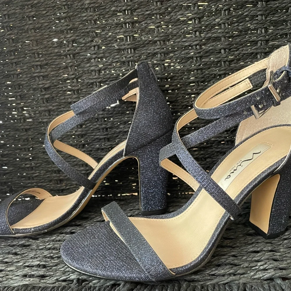 Nina “Shari” navy glitter straps sandal 7.5 wedding, party, evening Gorgeous!